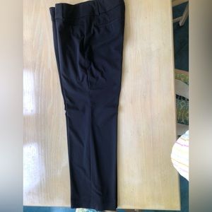 Alffani, size 10, short, navy, pockets, front and back, below waist fit